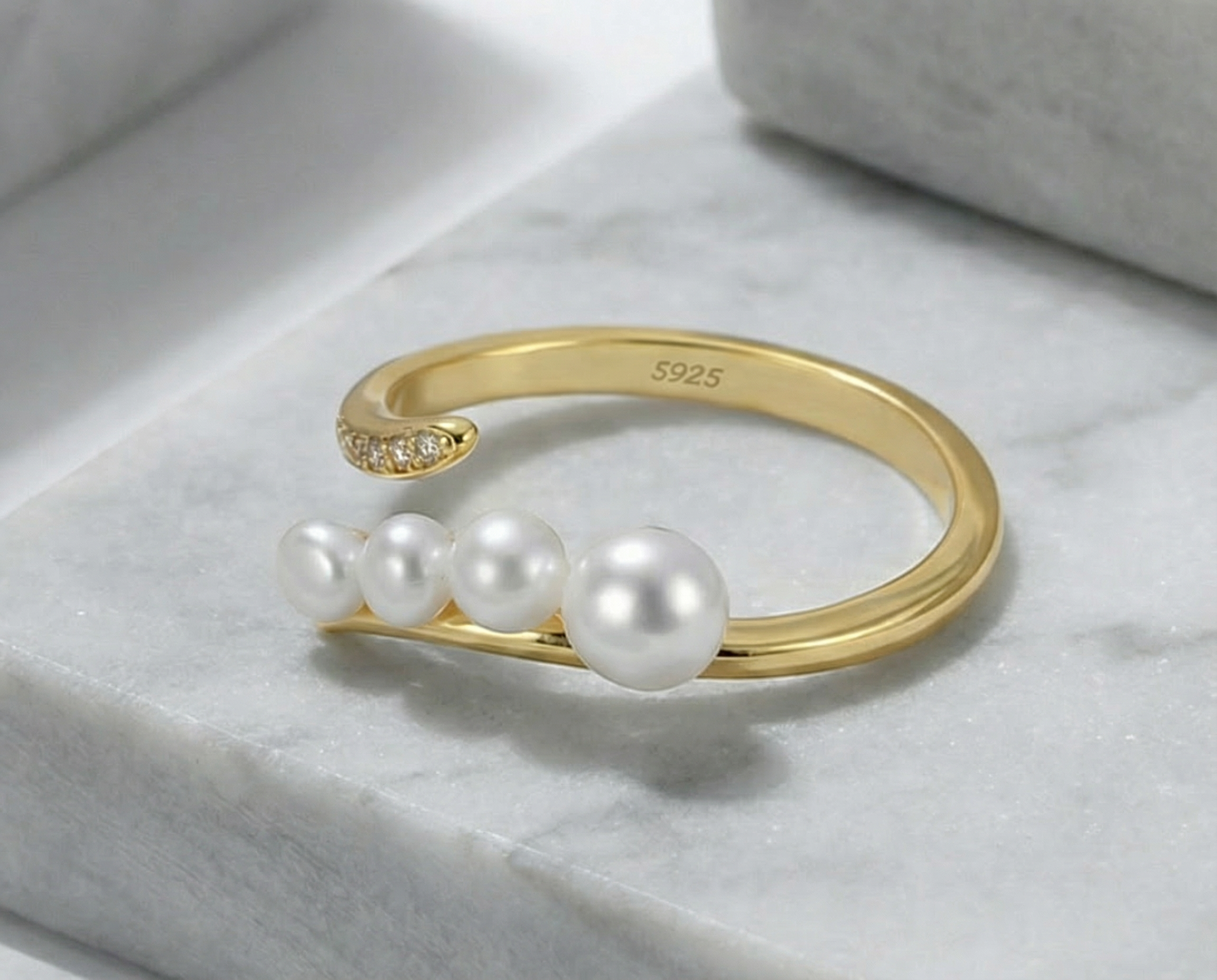 Bague Éclat en perles d’eau douce & zircons – Argent 925 doré or 14K, ajustable