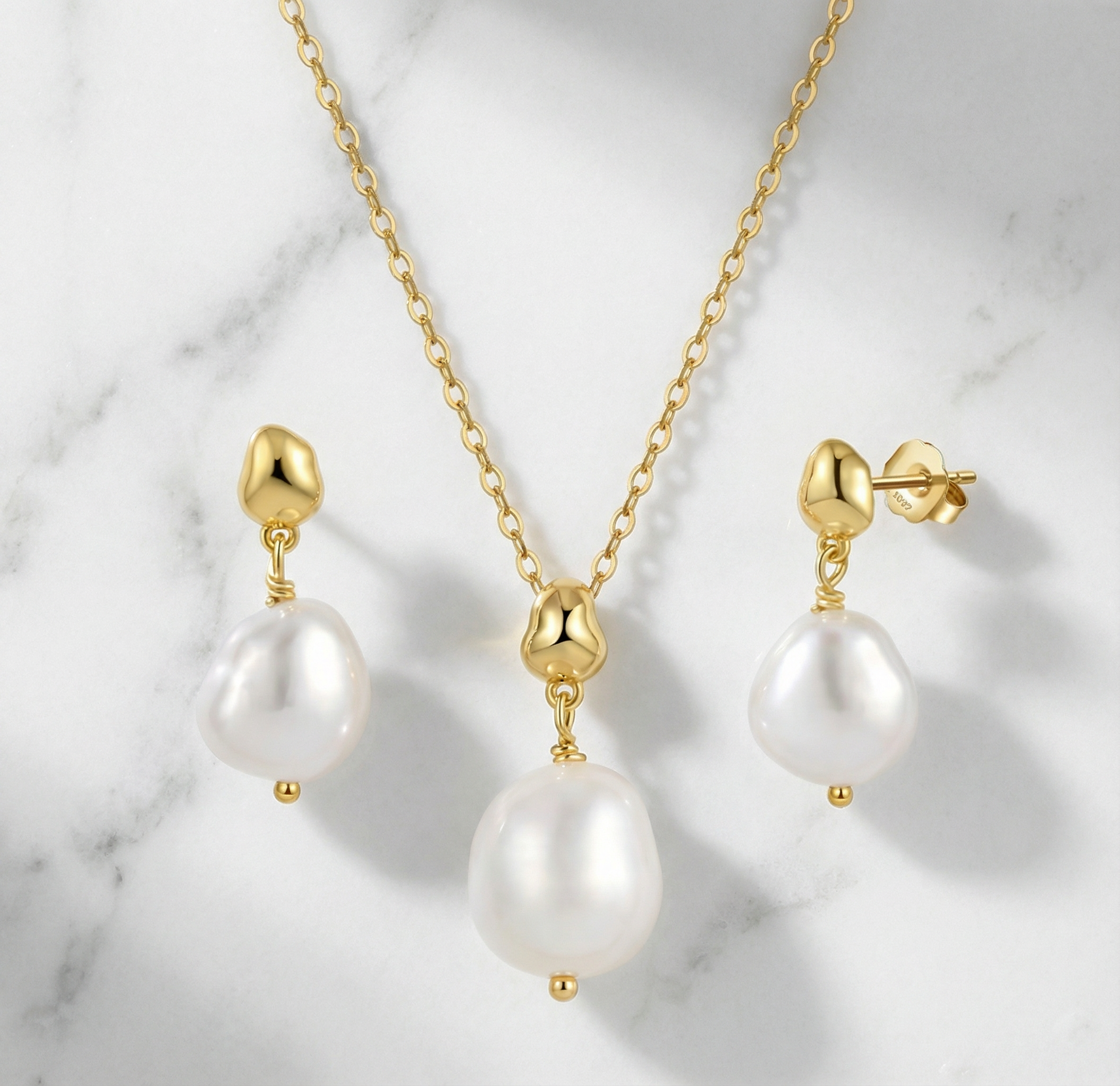 Parure Aube – Collier & boucles en perles d’eau douce baroques, argent 925 doré or 14K